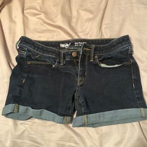 Mid-rise denim shorts